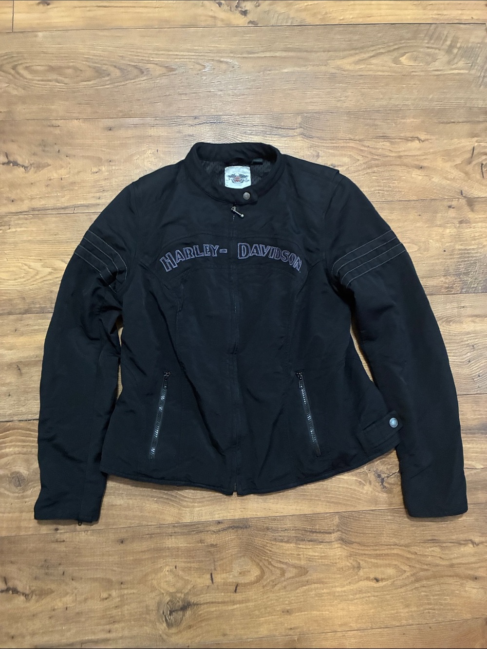 Harley-Davidson jacket features black color embroidered size L women